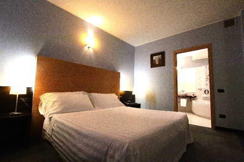 קולוניו מונצזה B&B Hotel Milano Cologno Studios מראה חיצוני תמונה