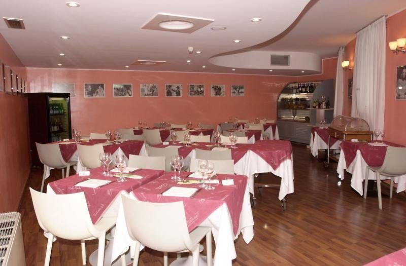 קולוניו מונצזה B&B Hotel Milano Cologno Studios מסעדה תמונה