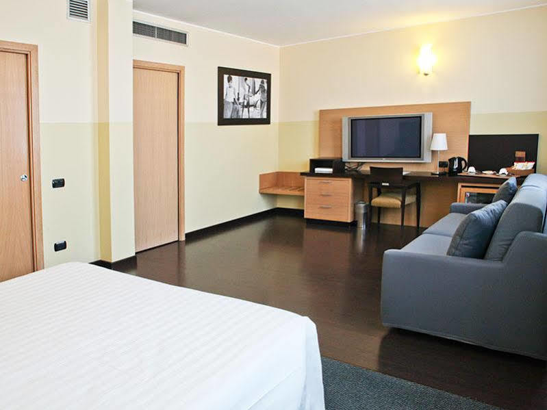 קולוניו מונצזה B&B Hotel Milano Cologno Studios מראה חיצוני תמונה