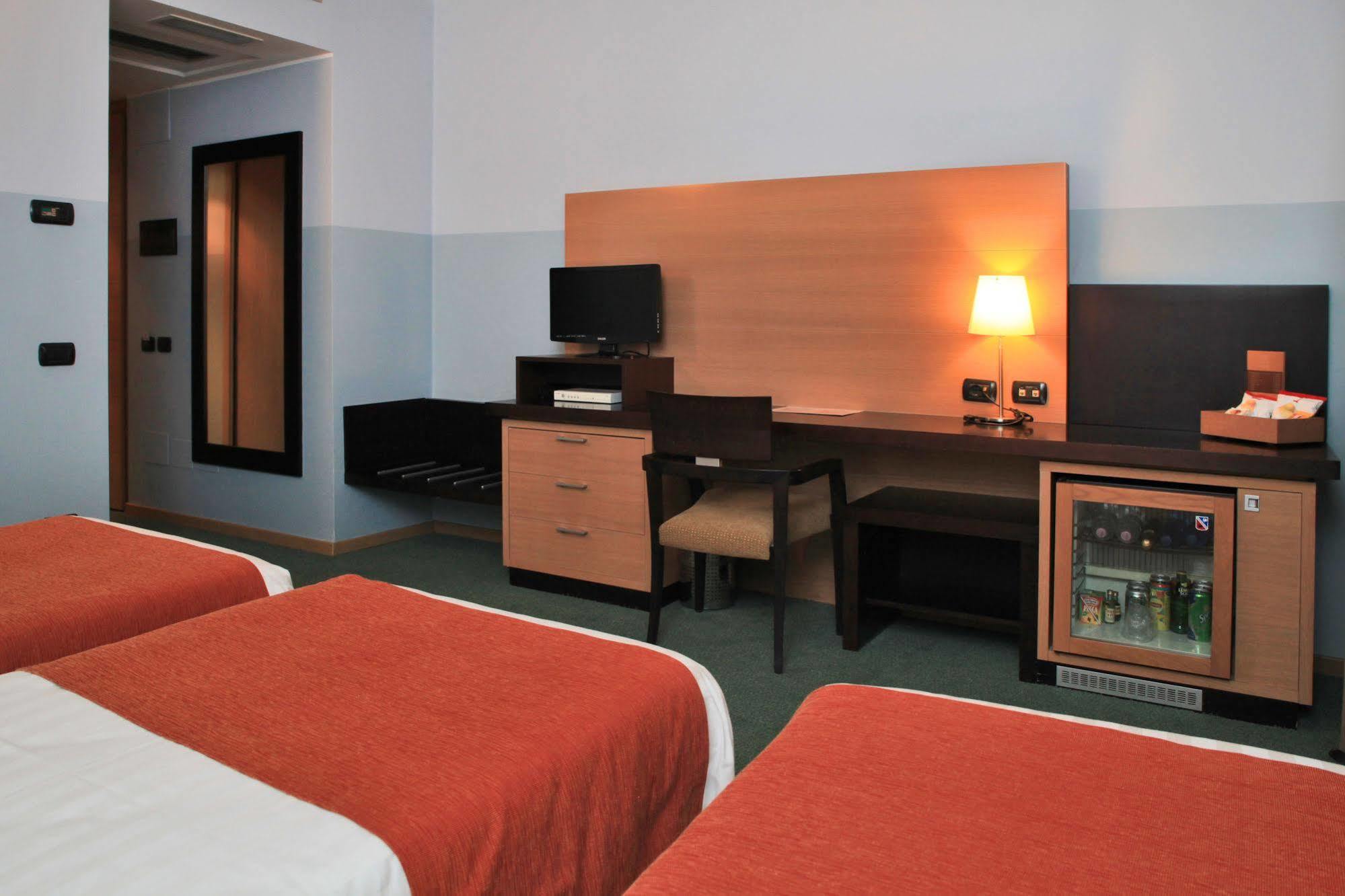 קולוניו מונצזה B&B Hotel Milano Cologno Studios מראה חיצוני תמונה